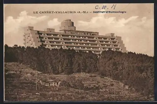 AK Le Cannet-Vallauris, Institut d`Aériologie avec vue sur le bâtiment principal et la forêt environnante