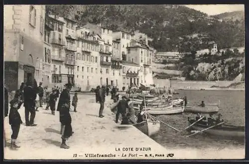 AK Villefranche, Le Port animé avec bateaux et habitants sur la Côte d`Azur