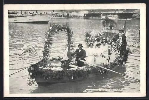 AK Villefranche, Le Corso Fleuri avec barque décorée sur l`eau