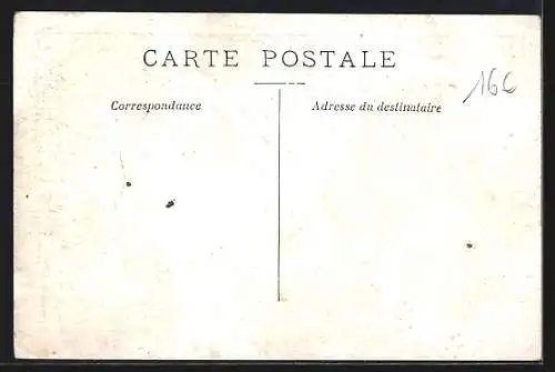 AK Villefranche, Le Corso Fleuri avec barque décorée sur l`eau