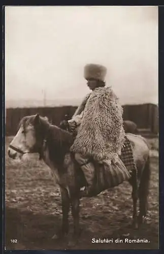 AK Romania, Rumäne reitet auf einem Pferd