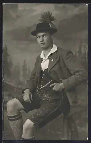 Foto-AK Junger Mann in bayerischer Tracht