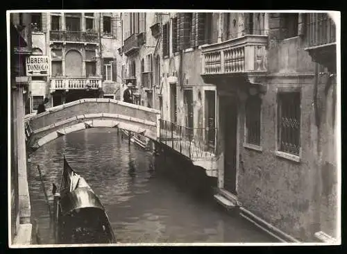 5 Fotografien Haller-Hecht, Berlin, Ansicht Venedig, Ca d`Oro mit Hof, Loggia, Treppenteil, Kanal mit Brücke und Gondel