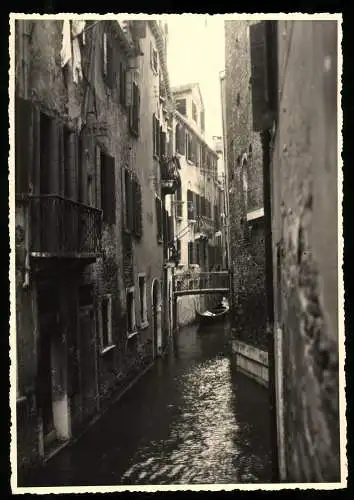3 Fotografien Hecht, Berlin, Ansicht Venedig, Kanal mit Wohnhäusern, Brücke, San Marco Dom