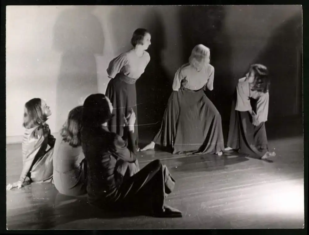 4 Fotografien Agentur Schostal, Ansicht Dresden, Mary Wigman Tanzschule in der Bautzner Str. 107, Ausdruckstanz 3