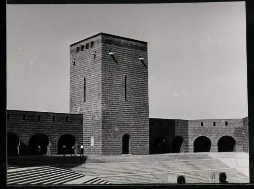 Fotografie unbekannter Fotograf, Ansicht Hohenstein / Olsztynek, Teilansicht des Tannenberg-Denkmal