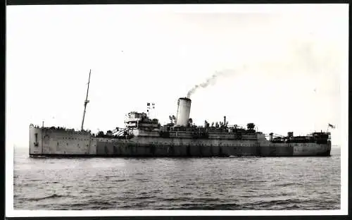 Fotografie englisches Kriegsschiff HMS Ranpura fungiert als Werkstattschiff