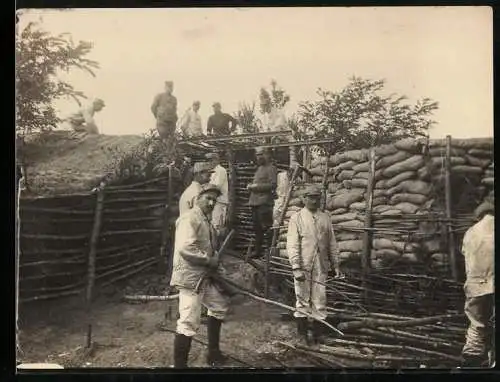 Fotografie Ansicht Cormeilles-en-Parisis, Soldaten errichten Schutzwälle am Fort de Cormeilles-en-Parisis