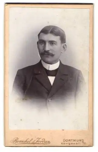 Fotografie Borschel & Jordan, Dortmund, Königswall 10, Porträt eines eleganten Herren