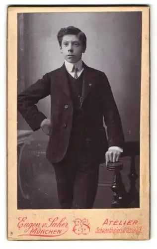 Fotografie Eugen v. Saher, München, Schwanthalerstrasse 13, Porträt eines jungen Mannes