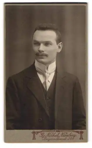 Fotografie Georg Nickel, Nürnberg, Bayreutherstr. 282, Porträt eines eleganten Herrn