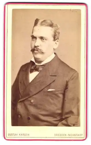 Fotografie Gustav Karsch, Dresden-Neustadt, Grosse Meissnerstr. 9, Porträt eines Herrn im Anzug
