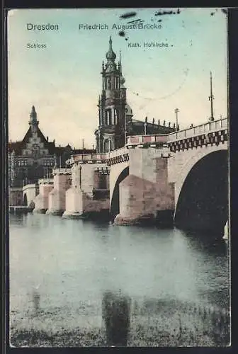 AK Dresden, Friedrich August-Brücke mit Schloss u. kath. Hofkirche