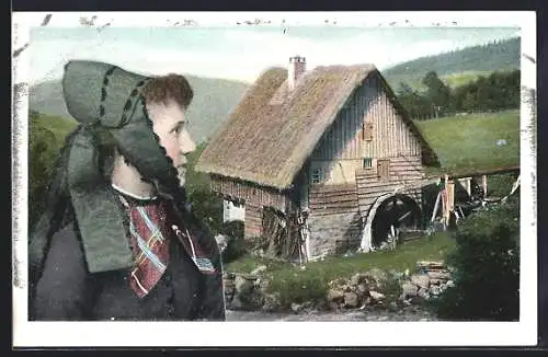 AK Schwarzwälder Tracht, Frau vor einer Wassermühle