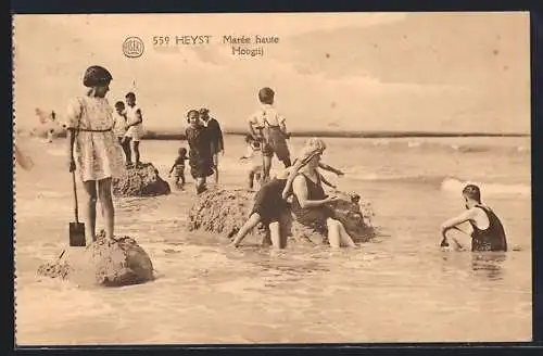 AK Heyst, Marée haute, Hoogtij, Mann und zwei Frauen im Badeanzug am Strand
