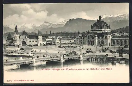 AK Luzern, Kriegs- und Friedensmuseum mit Bahnhof und Alpen