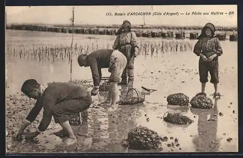 AK Arcachon /Côte d`Argent, La Pêche aux Huîtres, Muschelsammler bei der Arbeit