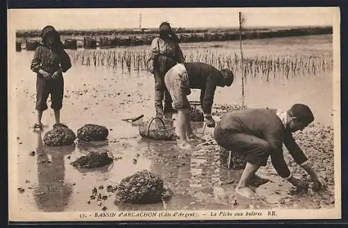 AK Arcachon /Côte d`Argent, La Pêche aux huîters, Muschelfischer bei der Arbeit