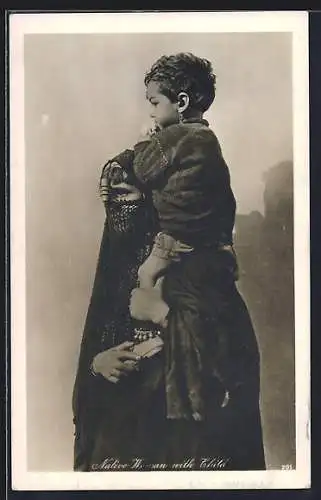 AK Junge Araberin mit Kind auf der Schulter