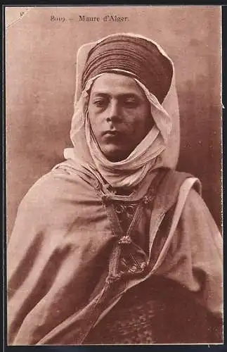 AK Arabische Volkstypen, Maure d`Alger, junge Frau i typischer Tracht
