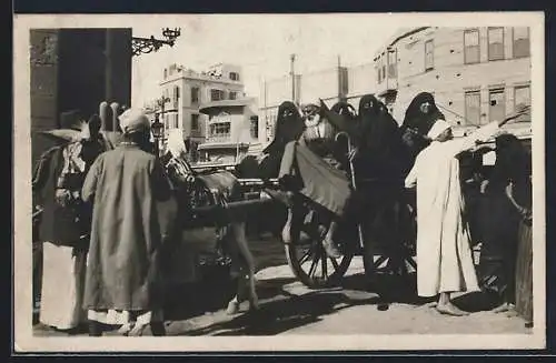 Foto-AK Gruppe Araber auf einer Kutsche
