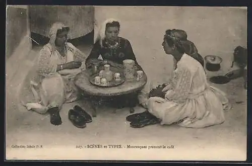 AK Maruesques prenant le café