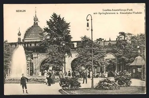 AK Berlin, Landes-Ausstellungs-Park mit Springbrunnen und Eisenbahn-Viadukt