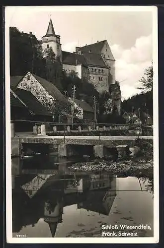 AK Wiesentfels /Fränk. Schweiz, Flusspartie mit Schloss und Brücke