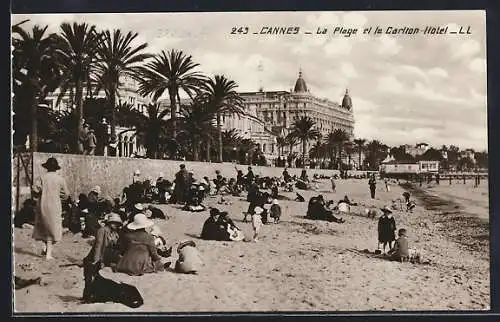 AK Cannes, La Plage et le Carlton-Hôtel