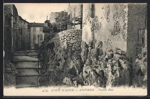 AK Antibes, Vieille Rue à la Côte d`Azur