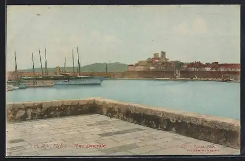 AK Antibes, Vue générale du port et des remparts