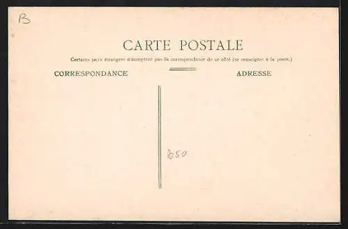 AK Antibes, Vue générale du port et des remparts