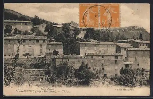 AK Spéracèdes, Côté est des maisons en terrasse dans les Alpes-Maritimes