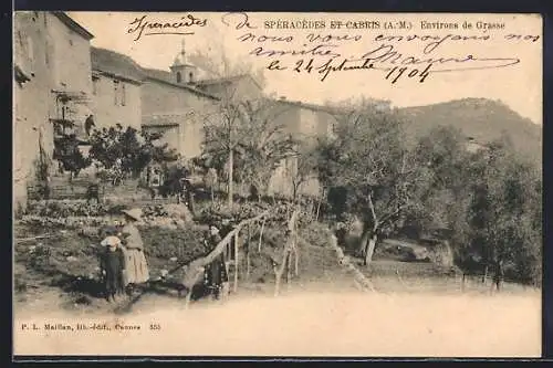 AK Spéracèdes, Vue du village avec habitants et paysage rural