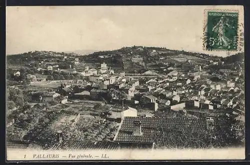 AK Vallauris, Vue générale du village et des collines environnantes