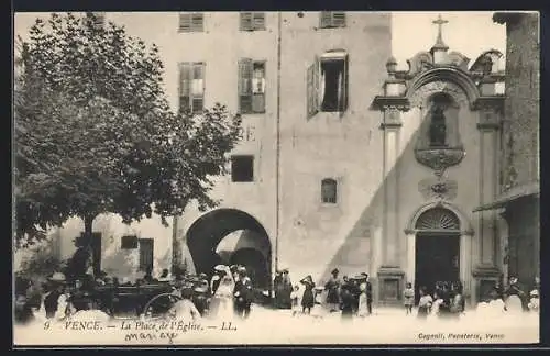 AK Vence, La Place de l`Église avec des passants et une calèche