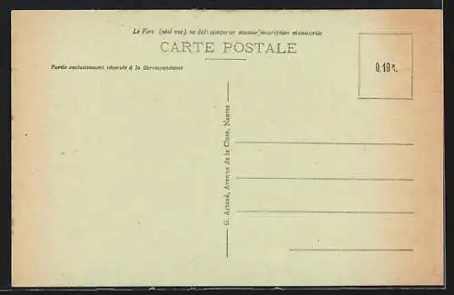 AK Antibes, Place Nationale avec colonne et palmiers