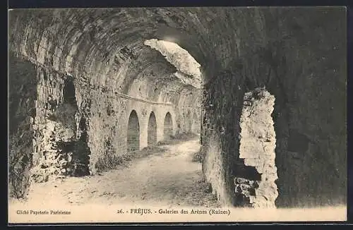 AK Fréjus, Galeries des Arènes