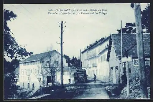 AK Peira-Cava, Entrée du village avec bâtiments et véhicule sur la route