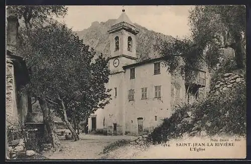 AK Saint-Jean-la-Rivière, L`Église et paysage montagneux en arrière-plan