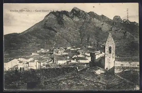 AK Utelle, Vue sur le village et Castel Ginesté avec montagnes en arrière-plan