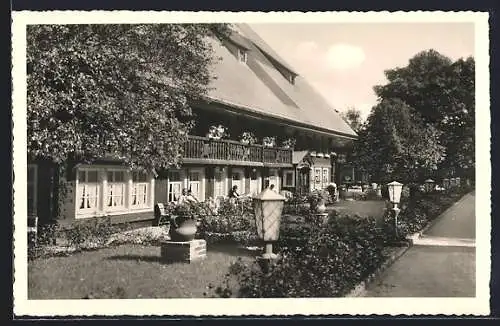 AK Hinterzarten im Schwarzwald, Partie am Hotel Adler