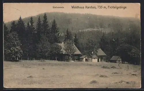 AK Karches /Fichtelgebirge, Gasthaus Karches mit Blick auf den Haberstein