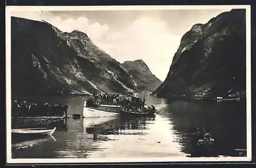 AK Ruder- und Motorboot auf dem Oldensee, Leute am Ufer