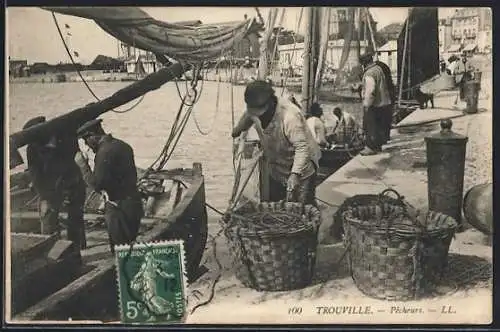 AK Trouville, Pecheurs, Fischer am Hafen