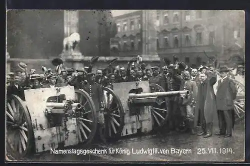 AK München, Namenstagsgeschenk für König Ludwig III. von Bayern 1914, Soldaten mit Kanonen vor der Feldherrenhalle