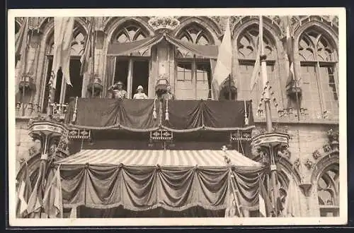AK Mons, Duc et Duchesse de Brabant, 8 juillet 1928, Les princes acclames au balcon de l`Hotel de ville, von Belgien