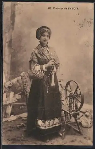 AK Savoie, Costume, Dame in Tracht aus Auvergne