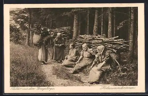 AK Holzsammlerinnen aus dem Erzgebirge bei einer Rast