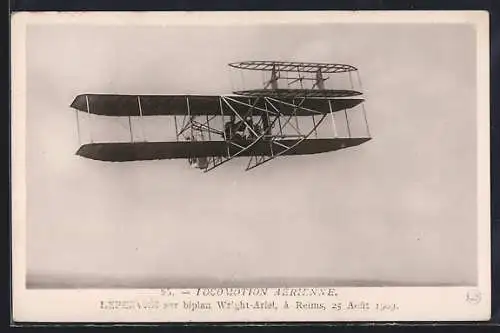 Foto-AK Pilot Lefebure in seinem Wright Ariel Doppeldecker über Reims 1909